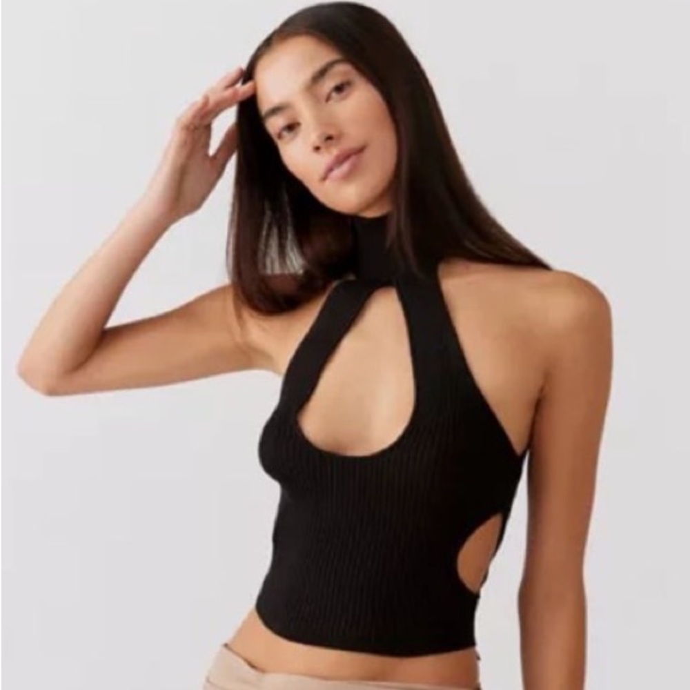 UO black shirt